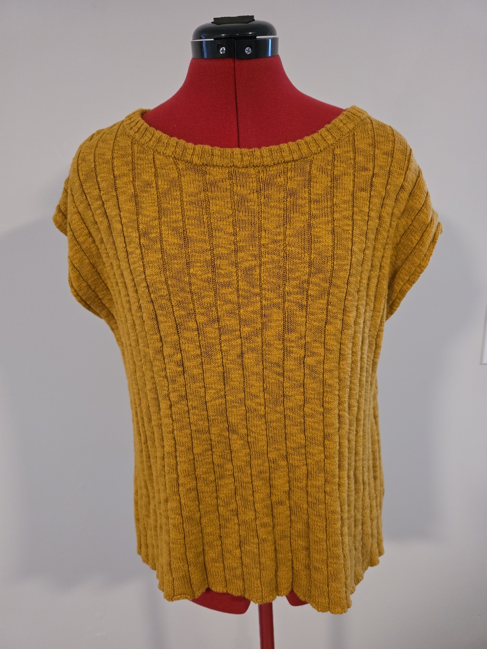 Verve Ami Ribbed Short-Sleeve Scoop Neck Knitted Sweater in Mustard